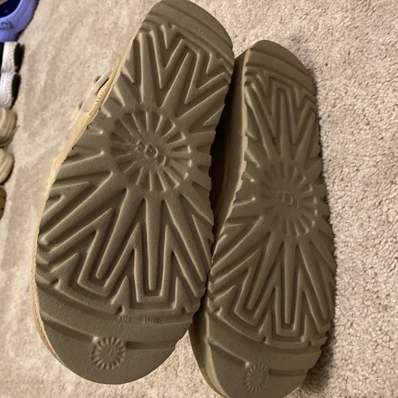 Bailey Fashion Buckle Ugg - Picture 6 of 8